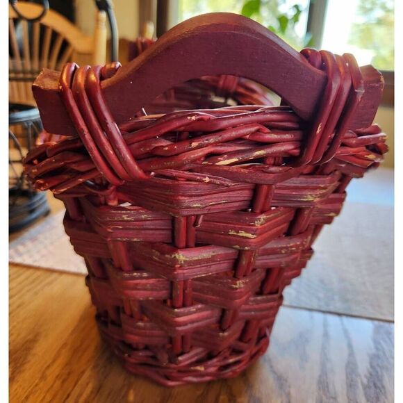 ę Red basket with wood handles - Picture 7 of 7